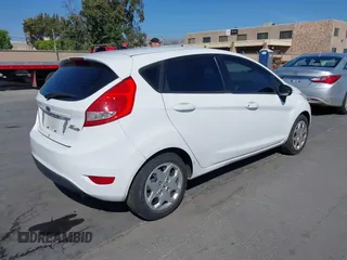 2013 Ford Fiesta S с VIN 3FADP4TJ3DM215650, выставлен на аукционе IAAI как лот 42462870 с пробегом 142 762 миль миль и . История ставок и продаж доступна на DreamBid. Изображение 4.