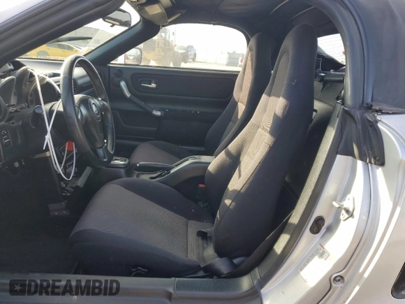 2002 Toyota MR2 z VIN JTDFR320620048426, wystawiony jako Copart lot #88367235 z przebiegiem 98 380 mil mil oraz Szkoda całkowita • Salvage title. Historia ofert i sprzedaży dostępna na DreamBid. Obrazek 10.