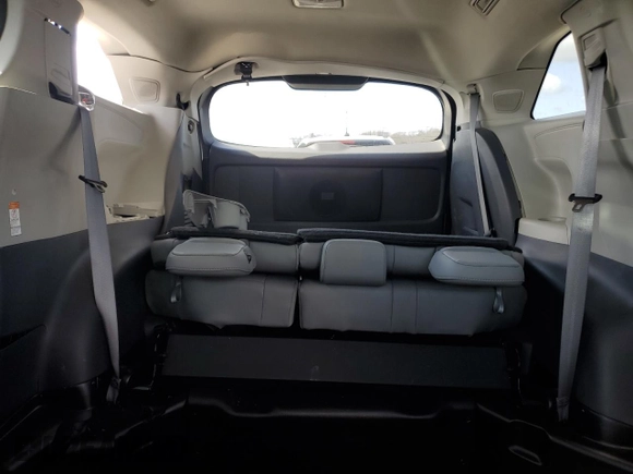 2022 Toyota Sienna XLE with VIN 5TDJRKEC5NS076312, listed as a Copart auction lot 48399325 with 19,969 mi miles and Salvage Title. Bid and sale history available at carsss.com. Image 10.