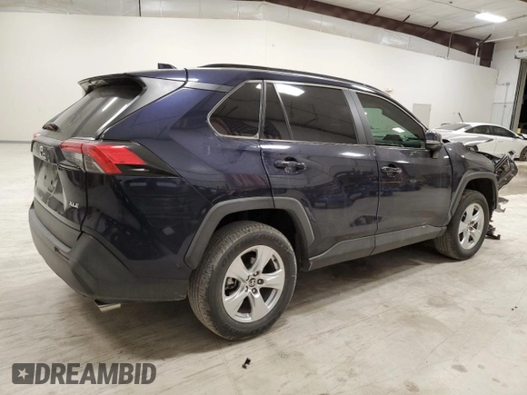 2021 Toyota RAV4 XLE with VIN 2T3W1RFV7MW133029, listed as a Copart auction lot 47130625 with 42,492 mi miles and Salvage Title. Bid and sale history available at carsss.com. Image 3.