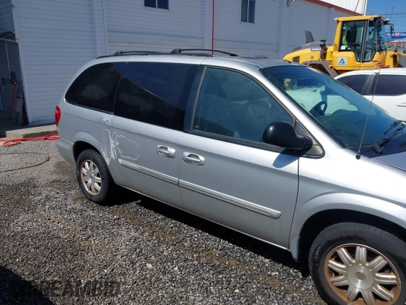 2006 Chrysler Town & Country Touring with VIN 2A4GP54L36R820920, listed as a IAAI auction lot 42335161 with 205,432 mi miles and . Bid and sale history available at DreamBid. Image 13.