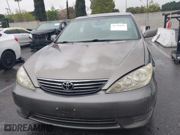 2006 Toyota Camry STD with VIN 4T1BE32KX6U736211, listed as a IAAI auction lot 41730669 with 112,648 mi miles. Bid and sale history available at carsss.com. Image 12.