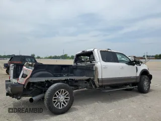 2017 Ford F-350 Platinum z VIN 1FT8W3BT6HEE91411, wystawiony jako Copart lot #60792275 z przebiegiem 131 786 mil mil oraz Szkoda całkowita • Salvage title. Historia ofert i sprzedaży dostępna na DreamBid. Obrazek 3.