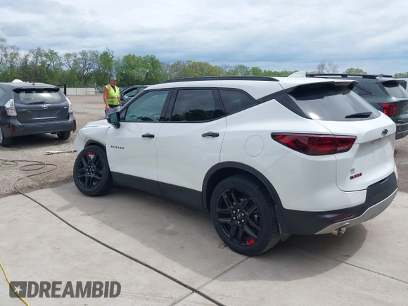 2024 Chevrolet Blazer LT with VIN 3GNKBDR45RS195056, listed as a IAAI auction lot 42241495 with 8,332 mi miles and . Bid and sale history available at DreamBid. Image 3.