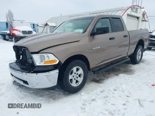 2009 Dodge 1500 Sport z VIN 1D3HV18T59S764119, wystawiony jako IAAI lot #41557254 z przebiegiem 132 826 mil mil oraz . Historia ofert i sprzedaży dostępna na DreamBid. Obrazek 17.