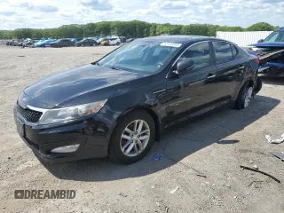 2013 Kia Optima LX z VIN 5XXGM4A75DG255625, wystawiony jako Copart lot #58465665 z przebiegiem 124 947 mil mil oraz Czysty tytuł • Clean title. Historia ofert i sprzedaży dostępna na DreamBid. Obrazek 1.