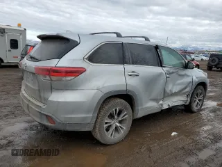 2017 Toyota Highlander LE with VIN 5TDZZRFH7HS226821, listed as a Copart auction lot 47089555 with 101,192 mi miles and Salvage title. Bid and sale history available at DreamBid. Image 3.