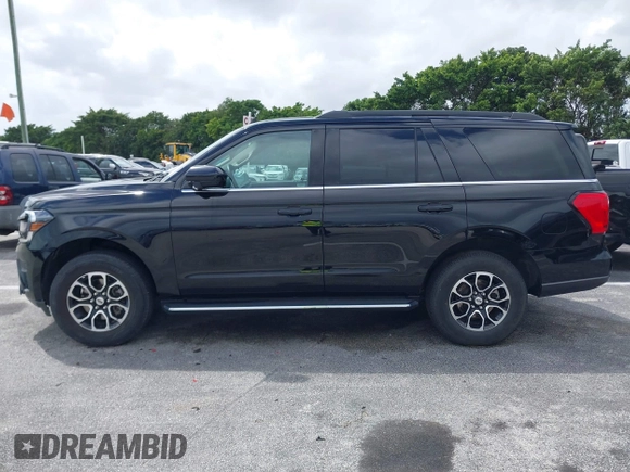 2022 Ford Expedition XLT with VIN 1FMJU1JT9NEA67323, listed as a IAAI auction lot 41716855 with 34,513 mi miles. Bid and sale history available at carsss.com. Image 14.