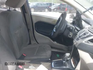 2011 Ford Fiesta SE z VIN 3FADP4BJ2BM172241, wystawiony jako IAAI lot #42500368 z przebiegiem 258 580 mil mil oraz . Historia ofert i sprzedaży dostępna na DreamBid. Obrazek 5.