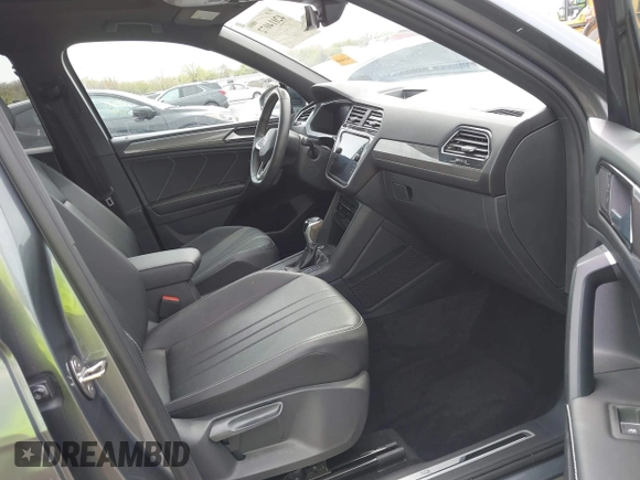 2023 Volkswagen Tiguan SE R-Line Black с VIN 3VVCB7AX5PM039767, выставлен на аукционе IAAI как лот 42014072 с пробегом 18 424 миль миль и . История ставок и продаж доступна на DreamBid. Изображение 5.