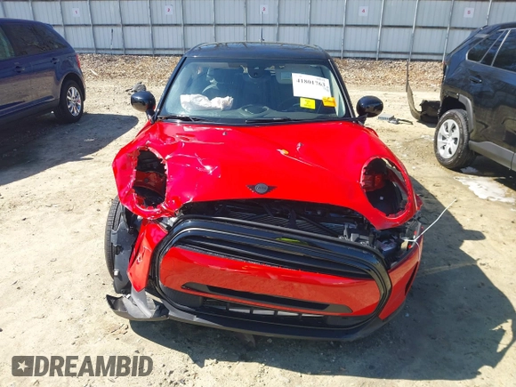 2024 MINI Hardtop 4 Door Cooper Classic with VIN WMW33DK00R2V40133, listed as a IAAI auction lot 41801763 with 9,607 mi miles and . Bid and sale history available at DreamBid. Image 13.