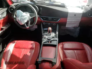 2017 Alfa Romeo Giulia z VIN ZARFAEBN7H7537325, wystawiony jako Copart lot #47110115 z przebiegiem Nie podano mil oraz Szkoda całkowita • Salvage title. Historia ofert i sprzedaży dostępna na DreamBid. Obrazek 8.