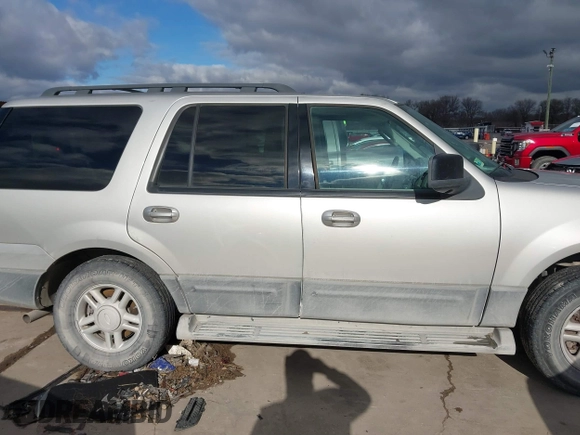 2006 Ford Expedition Special Service with VIN 1FMPU15526LA97931, listed as a IAAI auction lot 41296168 with 160,669 mi miles. Bid and sale history available at carsss.com. Image 14.