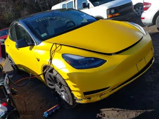 2022 Tesla Model Y Performance with VIN 7SAYGDEF2NF310276, listed as a IAAI auction lot 41129507 with 34,290 mi miles. Bid and sale history available at carsss.com. Image 1.