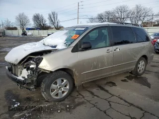 2005 Toyota Sienna CE z VIN 5TDZA23C05S271392, wystawiony jako Copart lot #45722955 z przebiegiem 177 656 mil mil oraz Szkoda całkowita • Salvage title. Historia ofert i sprzedaży dostępna na DreamBid. Obrazek 1.