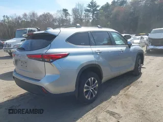 2023 Toyota Highlander L z VIN 5TDKDRBH6PS044676, wystawiony jako IAAI lot #42094125 z przebiegiem 102 903 mil mil oraz . Historia ofert i sprzedaży dostępna na DreamBid. Obrazek 4.