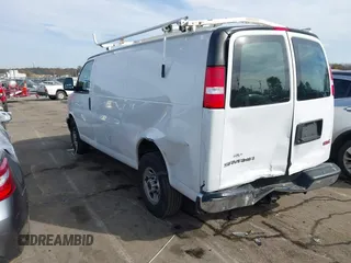 2020 GMC Savana Cargo Van with VIN 1GTW7AFG7L1265254, listed as a IAAI auction lot 40863188 with 86,054 mi miles. Bid and sale history available at carsss.com. Image 3.