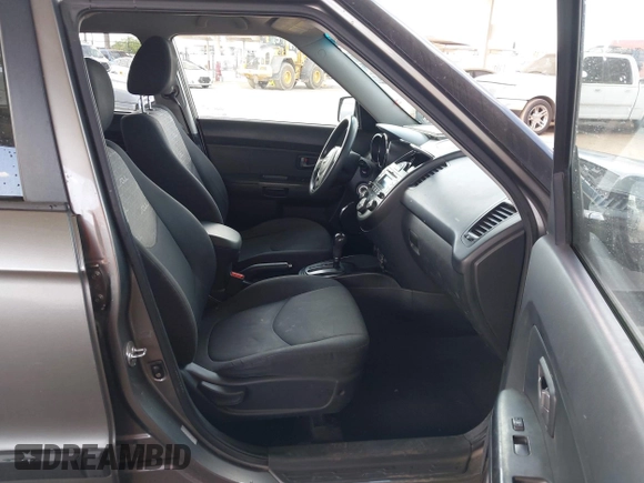2010 Kia Soul + with VIN KNDJT2A28A7163141, listed as a IAAI auction lot 42035132 with 211,661 mi miles. Bid and sale history available at carsss.com. Image 5.