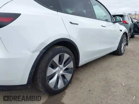 2024 Tesla Model Y with VIN 7SAYGDED4RF055859, listed as a IAAI auction lot 42201099 with 17,373 mi miles and . Bid and sale history available at DreamBid. Image 19.