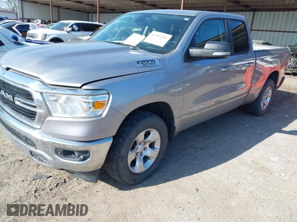 2020 Ram 1500 Big Horn z VIN 1C6SRFBT2LN200059, wystawiony jako IAAI lot #41987816 z przebiegiem 107 675 mil mil oraz . Historia ofert i sprzedaży dostępna na DreamBid. Obrazek 23.