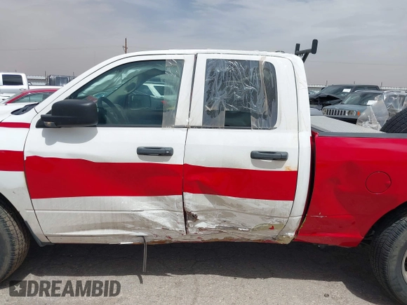 2019 Ram 1500 Tradesman z VIN 1C6RR6FG1KS514958, wystawiony jako IAAI lot #42200200 z przebiegiem 157 065 mil mil oraz . Historia ofert i sprzedaży dostępna na DreamBid. Obrazek 14.