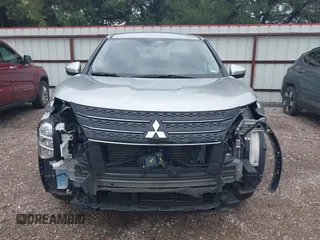 2024 Mitsubishi Outlander SE z VIN JA4J3VA83RZ068485, wystawiony jako IAAI lot #42483073 z przebiegiem 28 120 mil mil oraz . Historia ofert i sprzedaży dostępna na DreamBid. Obrazek 13.