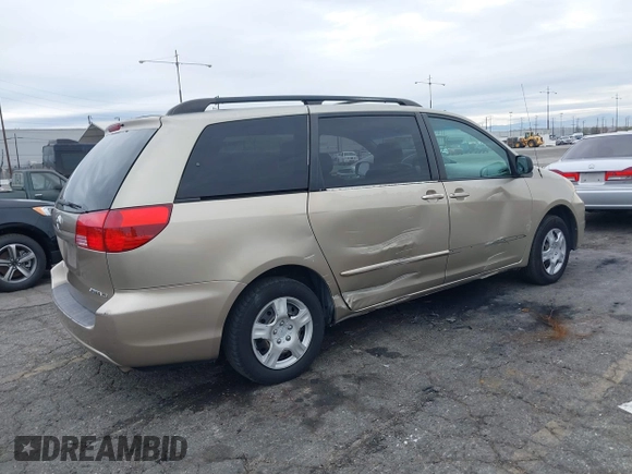 2004 Toyota Sienna CE with VIN 5TDZA23C14S018824, listed as a IAAI auction lot 40938733 with 245,870 mi miles. Bid and sale history available at carsss.com. Image 4.