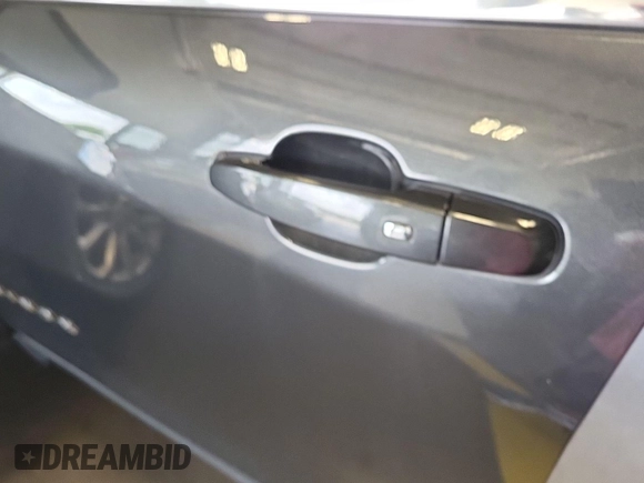 2020 Chevrolet Equinox LT with VIN 2GNAXJEV5L6235622, listed as a IAAI auction lot 42843936 with 65,504 mi miles and . Bid and sale history available at DreamBid. Image 26.