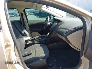 2018 Ford Focus SE z VIN 1FADP3FEXJL210905, wystawiony jako IAAI lot #42264105 z przebiegiem 136 499 mil mil oraz . Historia ofert i sprzedaży dostępna na DreamBid. Obrazek 5.