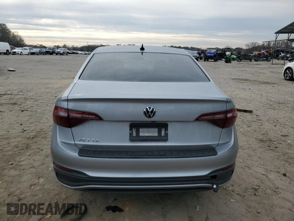 2024 Volkswagen Jetta Sport z VIN 3VWAM7BU7RM055585, wystawiony jako Copart lot #42109675 z przebiegiem 17 485 mil mil oraz Szkoda całkowita • Salvage title. Historia ofert i sprzedaży dostępna na DreamBid. Obrazek 6.