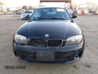 2013 BMW 1 Series 128i с VIN WBAUP9C53DVS95917, выставлен на аукционе IAAI как лот 41398338 с пробегом 52 160 миль миль и . История ставок и продаж доступна на DreamBid. Изображение 13.
