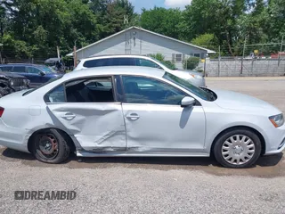 2017 Volkswagen Jetta S z VIN 3VW2B7AJ8HM242804, wystawiony jako IAAI lot #42595566 z przebiegiem 96 551 mil mil oraz . Historia ofert i sprzedaży dostępna na DreamBid. Obrazek 14.