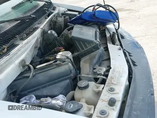 2004 Chevrolet Astro Cargo z VIN 1GCDM19X64B116924, wystawiony jako IAAI lot #41638276 z przebiegiem 352 069 mil mil oraz . Historia ofert i sprzedaży dostępna na DreamBid. Obrazek 13.