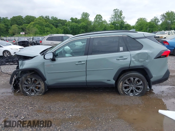 2023 Toyota RAV4 Hybrid XLE Premium z VIN 4T3B6RFV1PU120135, wystawiony jako IAAI lot #42371702 z przebiegiem 27 822 mil mil oraz . Historia ofert i sprzedaży dostępna na DreamBid. Obrazek 14.
