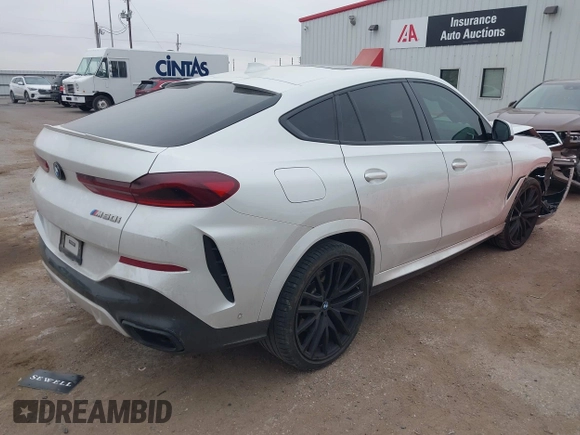 2021 BMW X6 M50i z VIN 5UXCY8C01M9E51506, wystawiony jako IAAI lot #41538726 z przebiegiem Nie podano mil oraz . Historia ofert i sprzedaży dostępna na DreamBid. Obrazek 4.