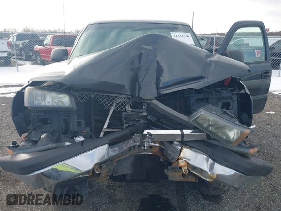 2003 Chevrolet Silverado 1500 LS with VIN 2GCEK19VX31260807, listed as a IAAI auction lot 41443970 with 180,000 mi miles. Bid and sale history available at carsss.com. Image 6.