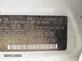 2007 BMW 3 Series 335i z VIN WBAVB73597VF54067, wystawiony jako IAAI lot #42139302 z przebiegiem Nie podano mil oraz . Historia ofert i sprzedaży dostępna na DreamBid. Obrazek 9.