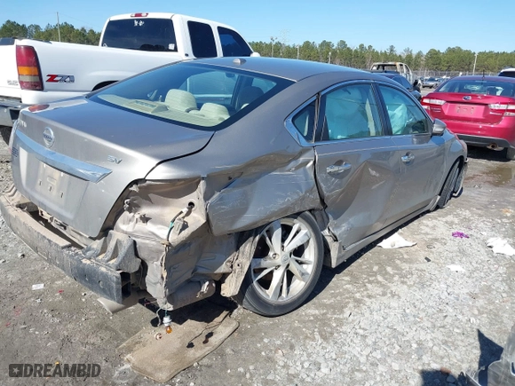 2015 Nissan Altima 2.5 with VIN 1N4AL3AP4FC207125, listed as a IAAI auction lot 41464562 with 141,280 mi miles. Bid and sale history available at carsss.com. Image 4.