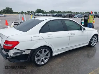 2014 Mercedes-Benz C 250 Sport с VIN WDDGF4HB0EA958816, выставлен на аукционе IAAI как лот 42150390 с пробегом 89 358 миль миль и . История ставок и продаж доступна на DreamBid. Изображение 19.