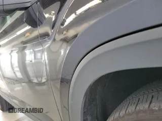 2024 Volkswagen Atlas SE z VIN 1V2HR2CA9RC554298, wystawiony jako IAAI lot #42851017 z przebiegiem 18 815 mil mil oraz . Historia ofert i sprzedaży dostępna na DreamBid. Obrazek 22.