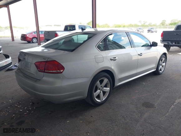 2014 Volkswagen Passat Wolfsburg Ed with VIN 1VWAS7A32EC036193, listed as a IAAI auction lot 41606595 with 77,536 mi miles. Bid and sale history available at carsss.com. Image 4.