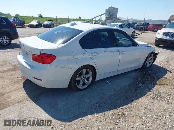 2015 BMW 3 Series 320i xDrive z VIN WBA3C3C52FP663676, wystawiony jako IAAI lot #42650794 z przebiegiem 99 774 mil mil oraz . Historia ofert i sprzedaży dostępna na DreamBid. Obrazek 4.