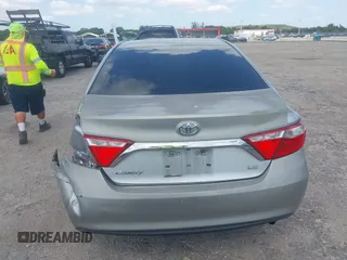2015 Toyota Camry XLE with VIN 4T1BF1FK0FU093475, listed as a IAAI auction lot 42061877 with 131,618 mi miles. Bid and sale history available at carsss.com. Image 16.