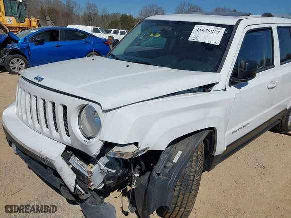 2016 Jeep Patriot Latitude with VIN 1C4NJRFBXGD673591, listed as a IAAI auction lot 41676827 with 114,632 mi miles. Bid and sale history available at carsss.com. Image 6.