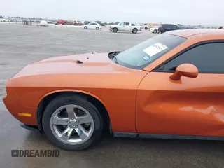 2011 Dodge Challenger z VIN 2B3CJ4DG9BH602419, wystawiony jako IAAI lot #40753257 z przebiegiem 124 282 mil mil oraz . Historia ofert i sprzedaży dostępna na DreamBid. Obrazek 18.