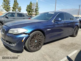 2013 BMW 5 Series 528i xDrive with VIN WBAXH5C55DD106595, listed as a Copart auction lot 53153275 with 197,755 mi miles and Salvage Title. Bid and sale history available at carsss.com. Image 1.
