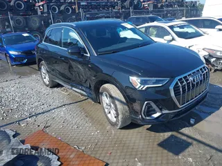2025 Audi Q3 S line Premium z VIN WA1DECF3XS1004697, wystawiony jako IAAI lot #42256169 z przebiegiem 8550 mil mil oraz . Historia ofert i sprzedaży dostępna na DreamBid. Obrazek 1.