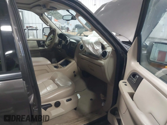 2005 Ford Expedition Eddie Bauer with VIN 1FMFU18575LA91113, listed as a IAAI auction lot 41195788 with 185,032 mi miles. Bid and sale history available at carsss.com. Image 5.