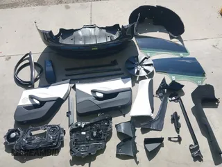 2025 Tesla Model 3 Long Range z VIN 5YJ3E1EA6SF990792, wystawiony jako IAAI lot #42713456 z przebiegiem 1 038 mil mil oraz . Historia ofert i sprzedaży dostępna na DreamBid. Obrazek 12.