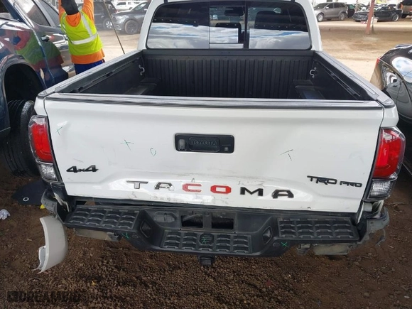 2019 Toyota Tacoma 4WD SR with VIN 5TFCZ5AN2KX208241, listed as a IAAI auction lot 41794005 with 82,260 mi miles. Bid and sale history available at carsss.com. Image 17.